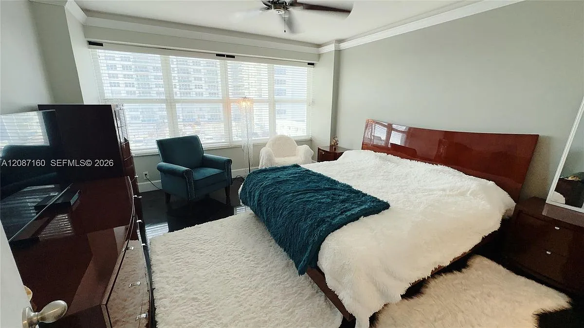 1 bed, 1.5 bath, 940 sqft, $2,700 — Photo 3