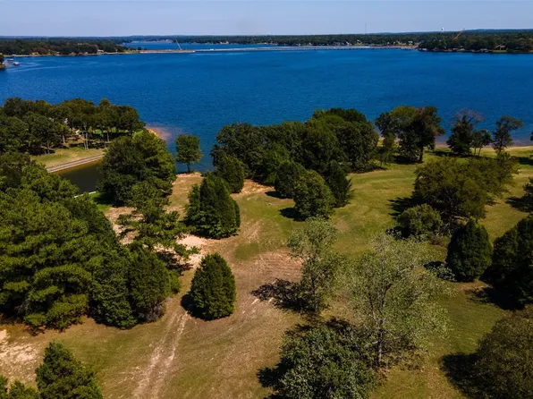 5670 Deerfield Ln, Mabank, TX 75156