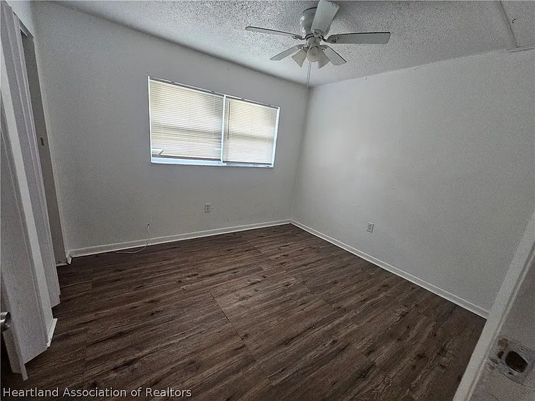 4917 Manatee Dr — Photo 6