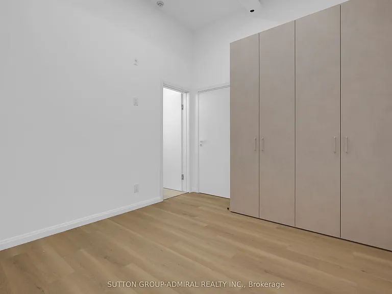 647 College St #102 — Photo 22