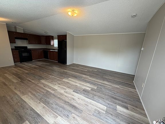 4th image of 1500 W 27th St #14