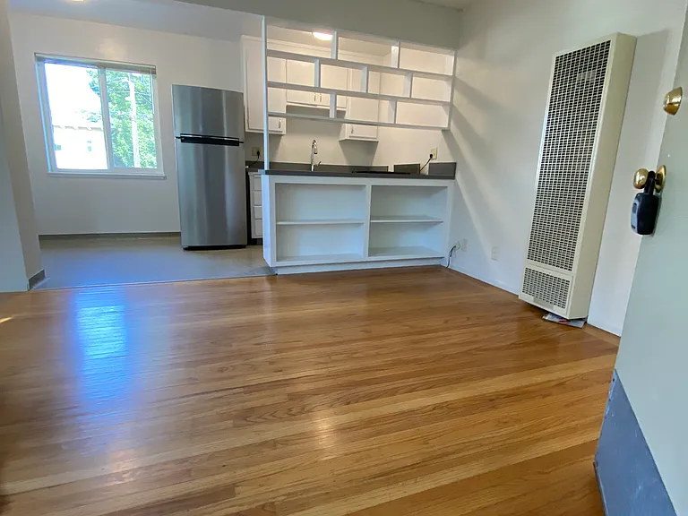 6049 Claremont Ave #E — Photo 2