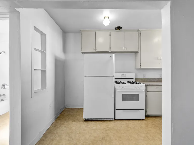 56 N Parkwood Ave #1 — Photo 2