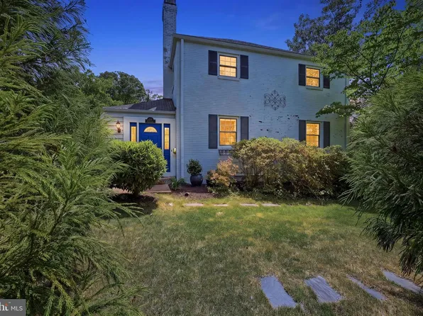 7601 Hollins Rd, Henrico, VA 23229