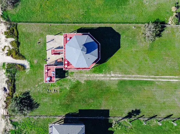 1508 Highway 87, Gilchrist, TX 77617