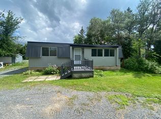 7594 Flewellyn Rd, Ottawa, ON K2S1B6