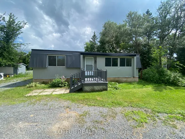 7594 Flewellyn Rd, Ottawa, ON K2S 1B6