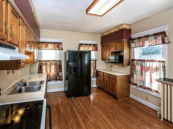 3rd image of 3112 Holland St