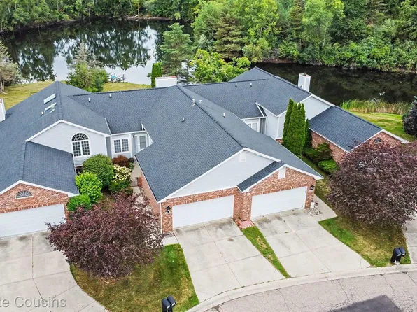 6305 Squire Lake Dr, Flushing, MI 48433