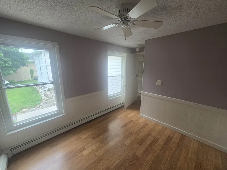 627 E 2nd St — Photo 10
