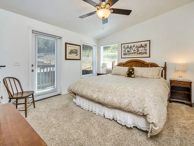 1623 Whitehall Ln — Photo 8