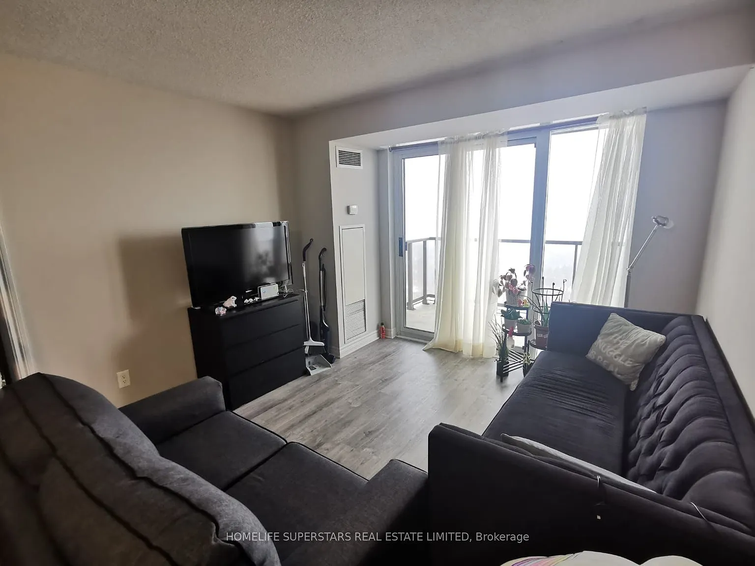 3 bed, $2,950 — Photo 1