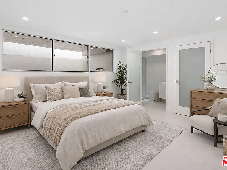 621 N Kings Rd #1 — Photo 9
