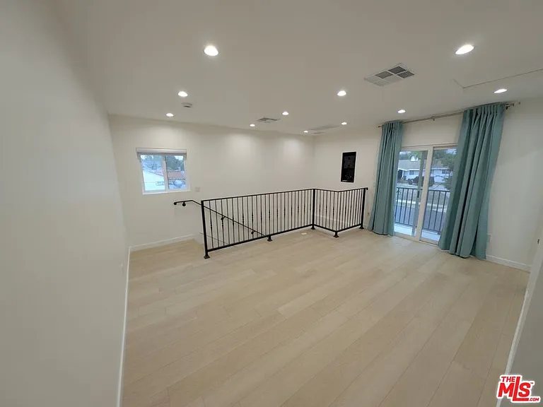 10623 Stanwin Ave — Photo 8