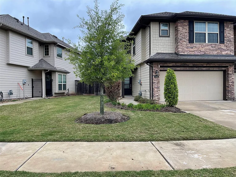 1819 Ryon Falls Dr — Photo 1
