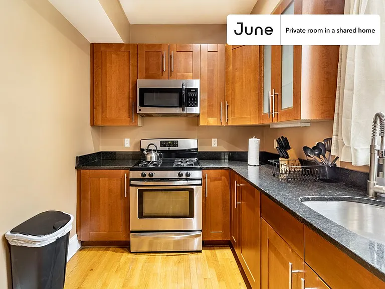 1592 Beacon St #D — Photo 4