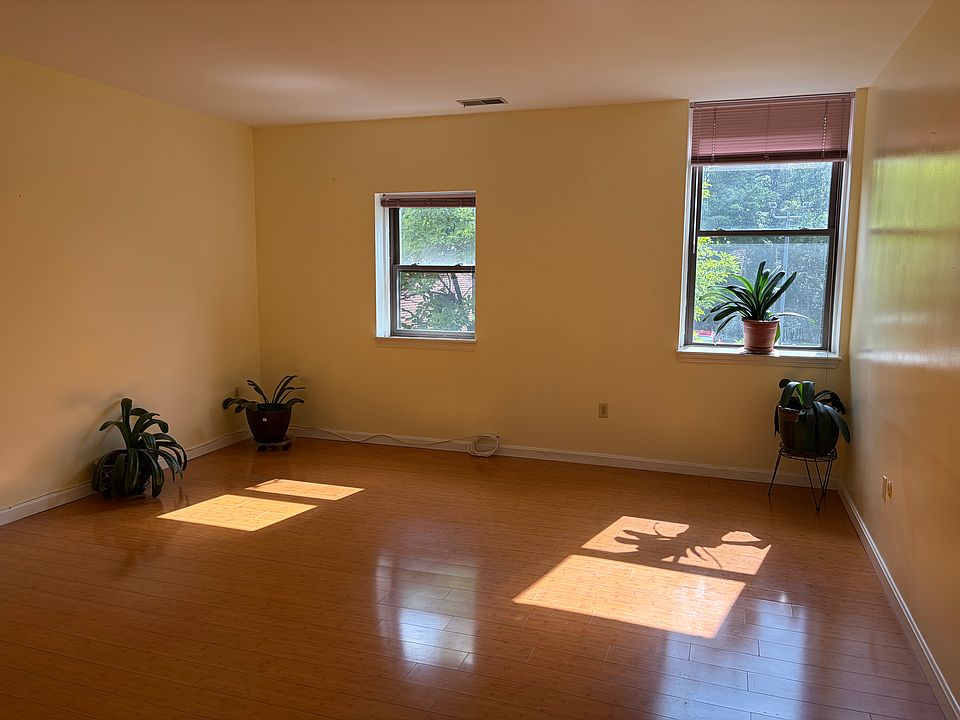 1st image of 314 Bedford St APT 106