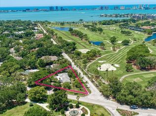 821 Bayview Dr, Belleair, FL 33756