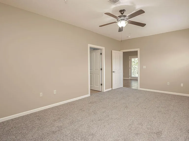 Stonewater Place Apartments — Photo 38