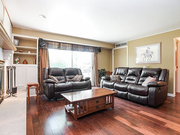 4th image of 907 E Pratt Dr