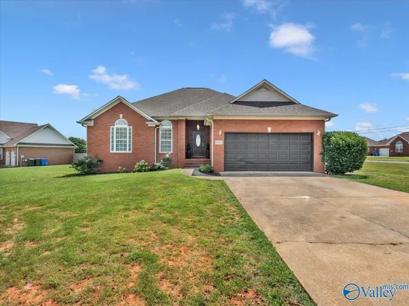 13434 Wisteria Pl, Athens, AL 35613