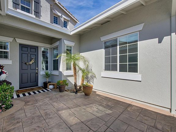 2nd image of 124 Brighton Cir