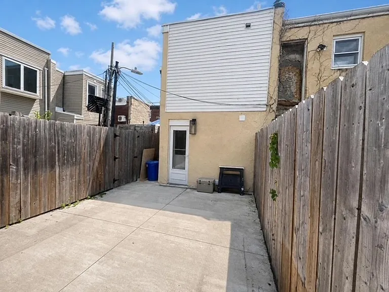 249 E Thompson St — Photo 3