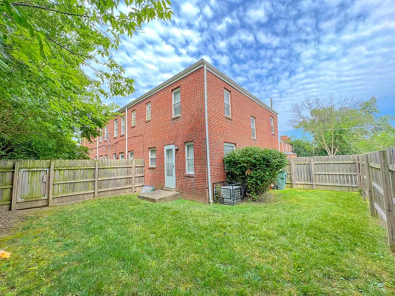 2883-2889 Wicklow Rd — Photo 3