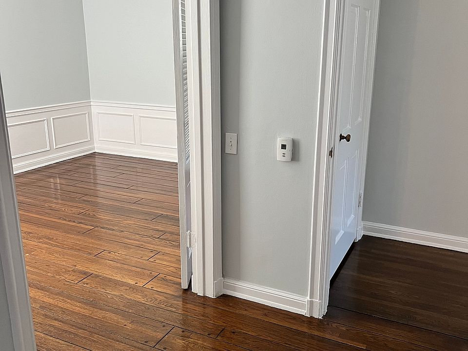 Entrance to the dining room or bedrooms/bathroom from hallway