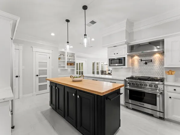 8911 Tranquil Park Dr, Spring, TX 77379