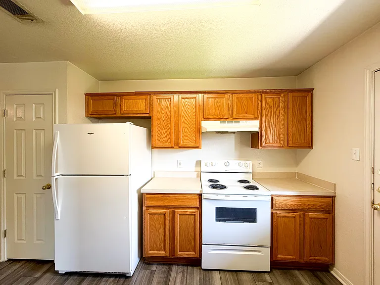 310 Cedar Ridge Dr #B — Photo 7