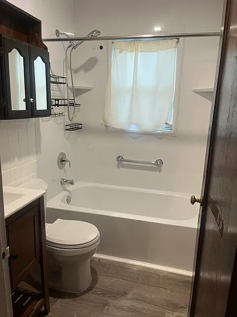 2 bed, 1.5 bath, 900 sqft, $1,300 — Photo 2