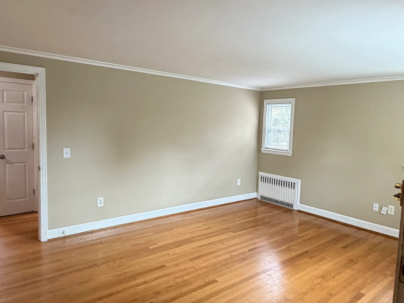 2 bed, 850 sqft, $2,200 — Photo 2
