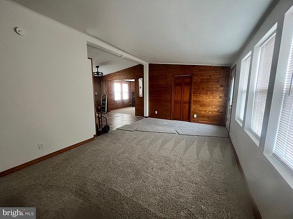 4th image of 321 Fern Rd