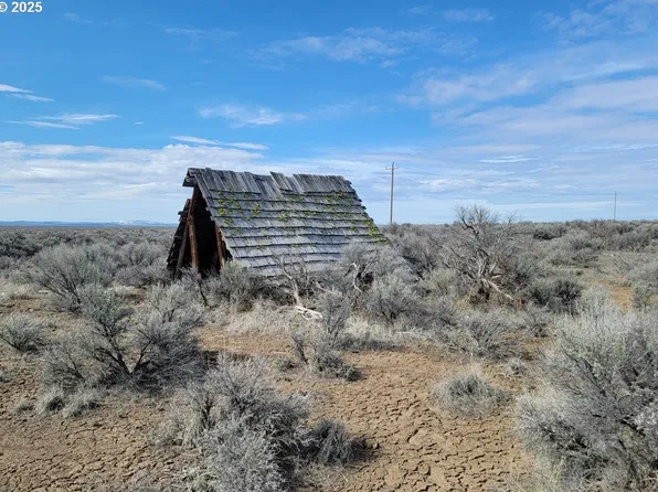 1200 E Campbell Rd, Christmas Valley, OR 97641