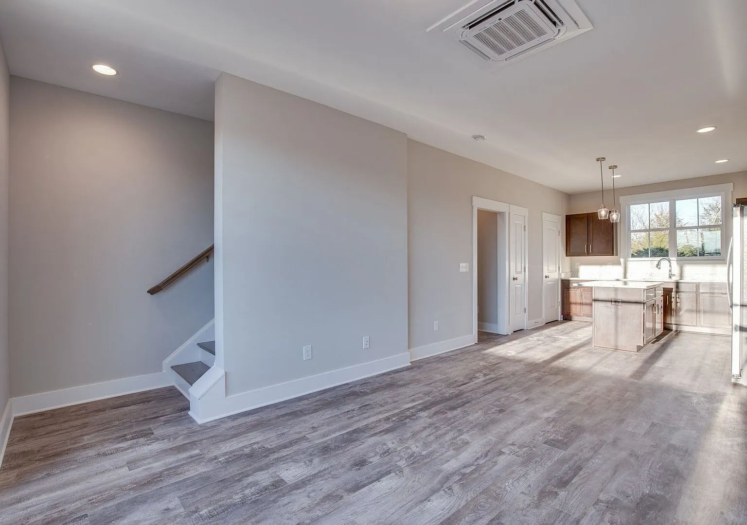 Townhome For Lease — Photo 4