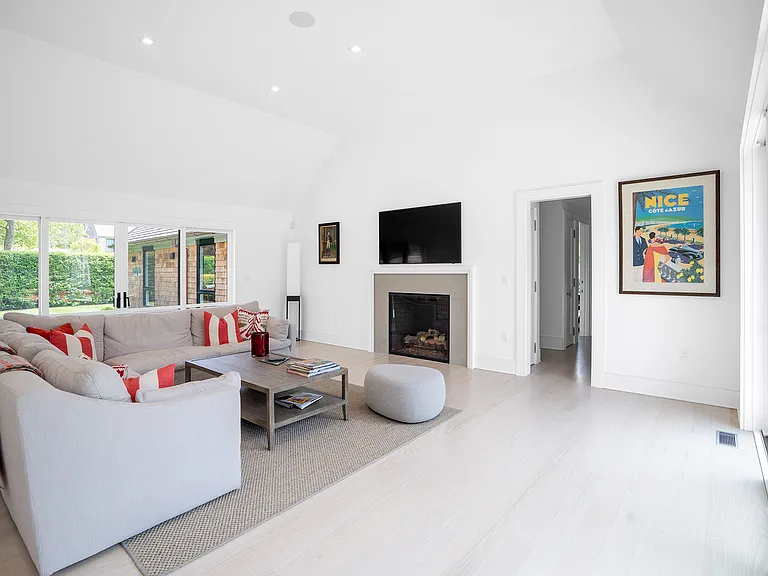 8 Pondview Ln — Photo 4