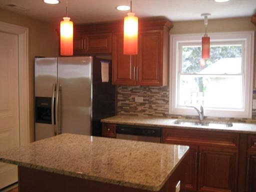 3rd image of 1901 Wayland Ln