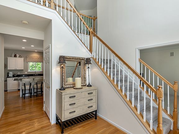 3rd image of 953 Palomar Dr