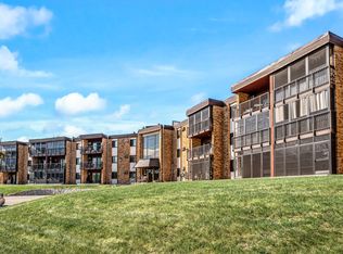 2700 Oxford St N APT 102, Roseville, MN 55113