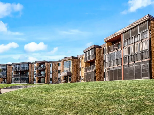 2700 Oxford St N APT 102, Roseville, MN 55113