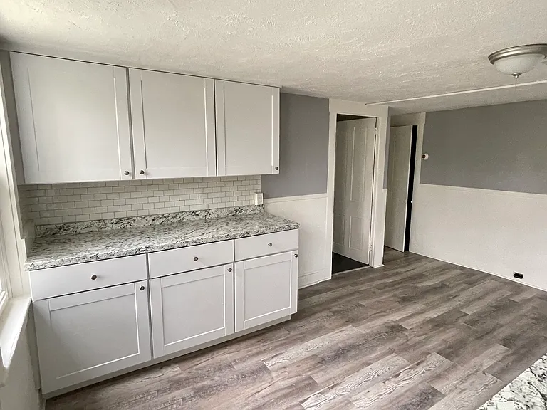 656 Main St #3 — Photo 5