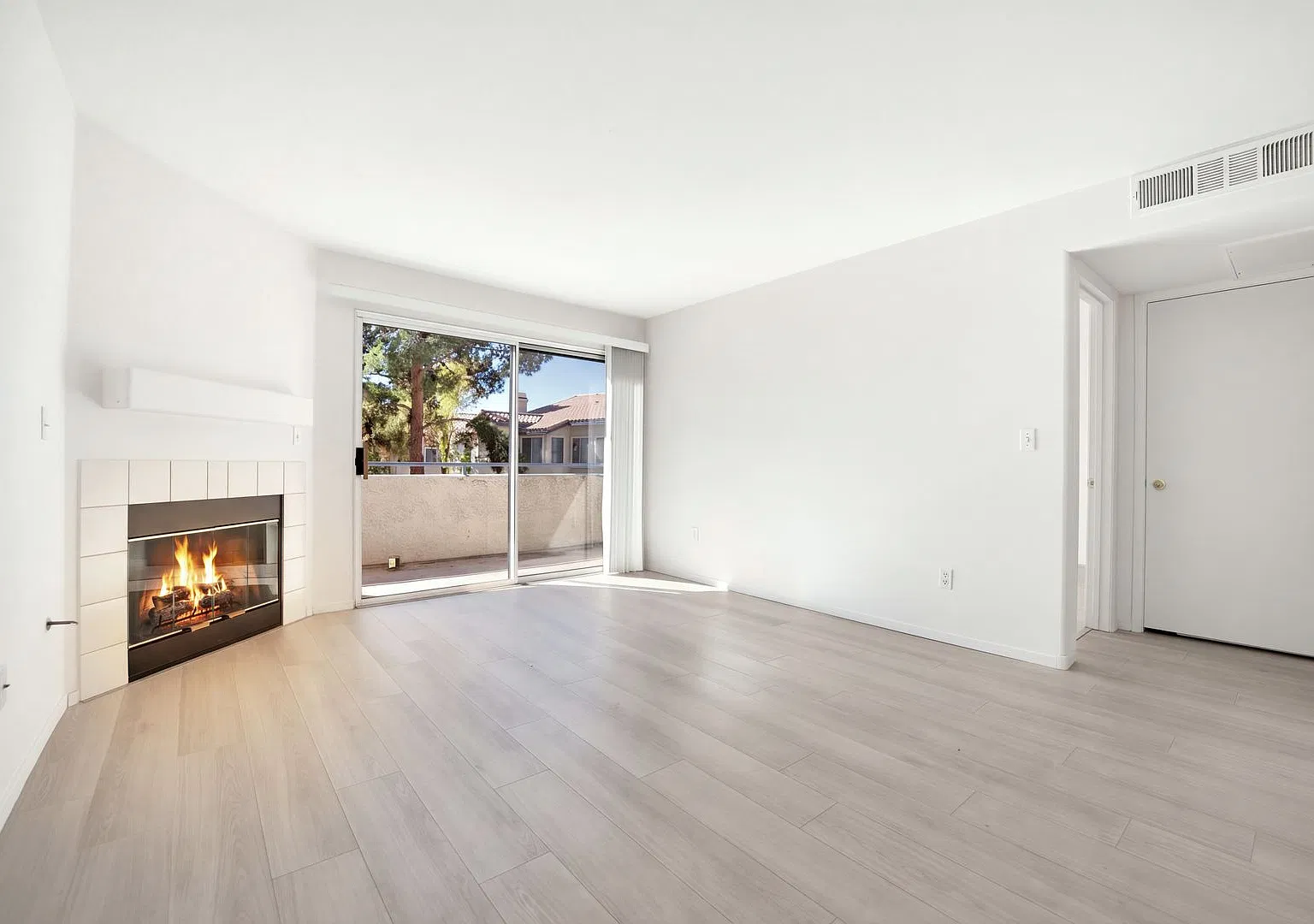 Awesome one bedroom one bath condo — Photo 4