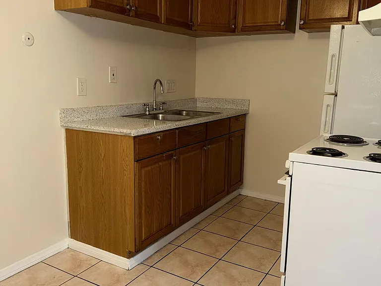 1937 L Ave #17 — Photo 3