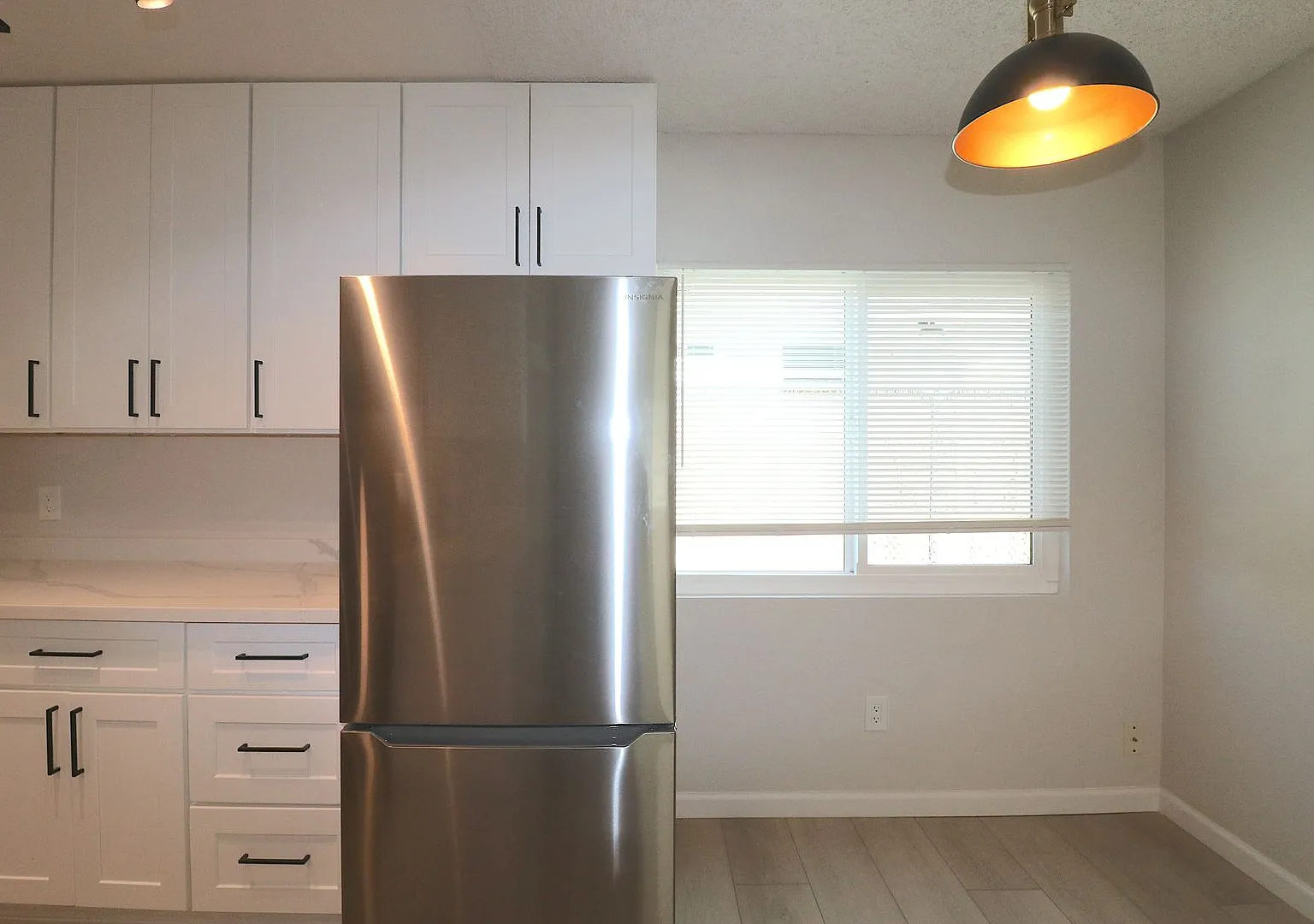 4333 Winona Avenue — Photo 4