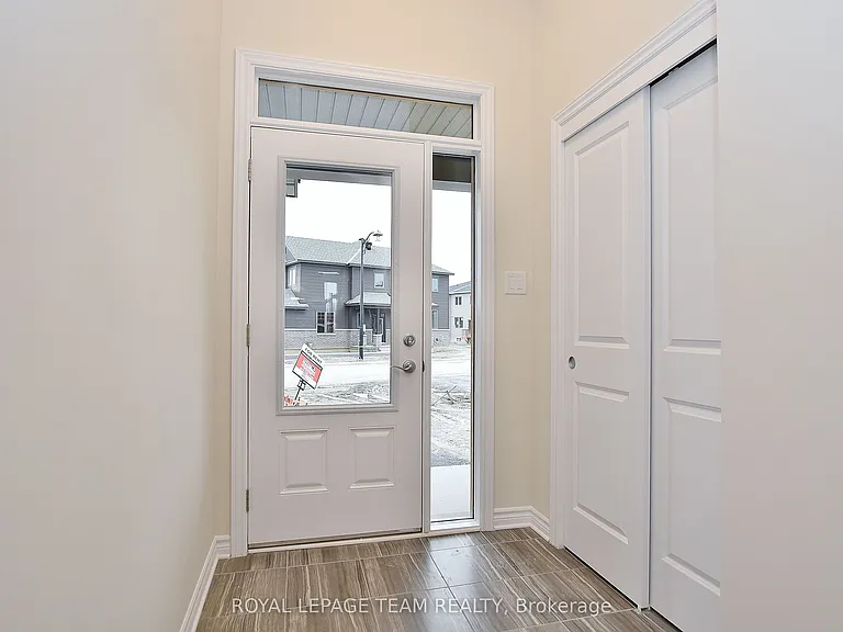 30 Rookie Cres — Photo 2