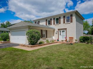 577 Iroquois Trl, Carol Stream, IL 60188