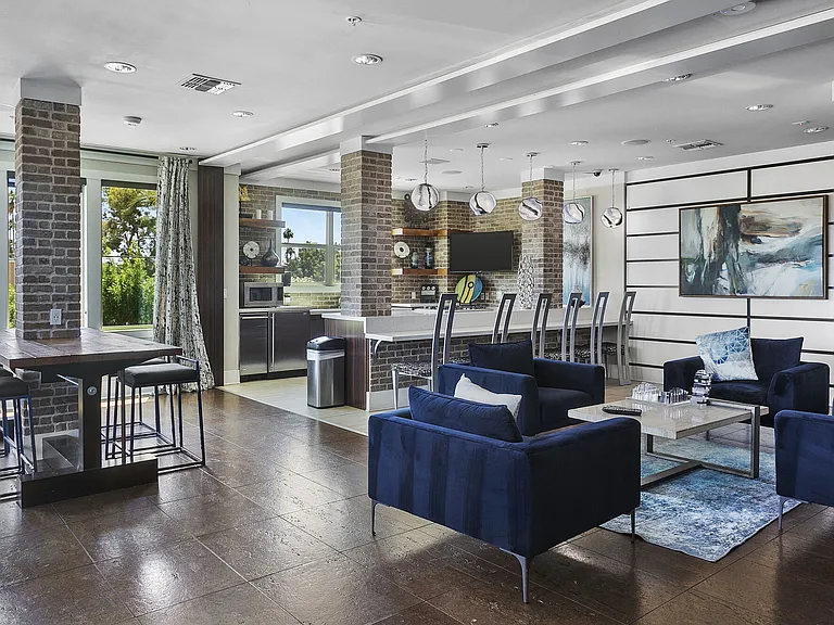 Luxe Scottsdale — Photo 15