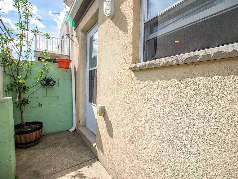 138 Mercy St — Photo 8