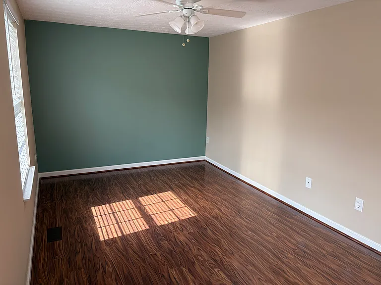 910 Jessicas Ln — Photo 13